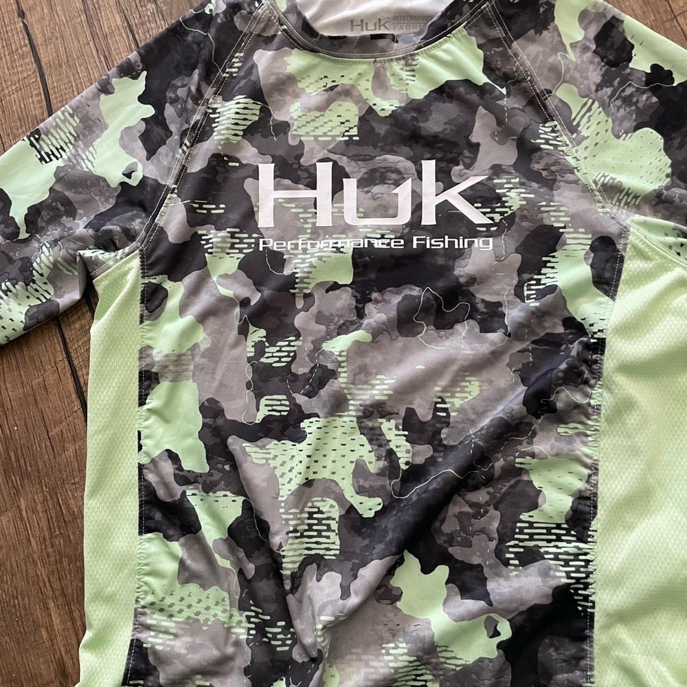 Huk performance youth long sleeve M